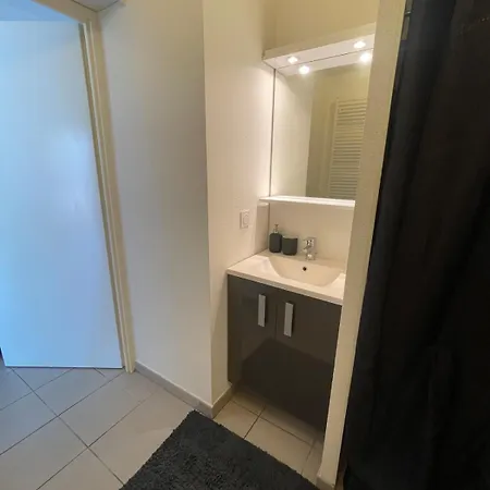 Avec Place De Parking Privee Апартаменты