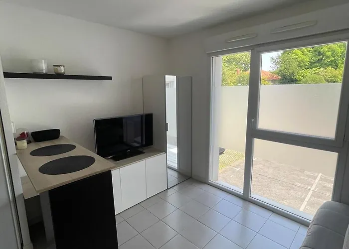 Avec Place De Parking Privee Апартаменты